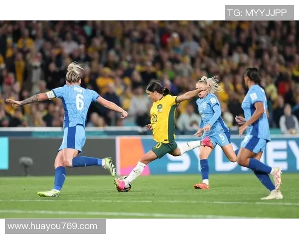 澳大利亚女足球星精彩射门瞬间定格展现超凡技艺与无畏精神
